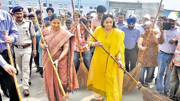 The Bharatiya Janata Party’s Kirron Kher (in yellow) is the sitting MP from Chandigarh Lok Sabha seat. (HT file photo) The Bharatiya Janata Party’s Kirron Kher (in yellow) is the sitting MP from Chandigarh Lok Sabha seat. (HT file photo)