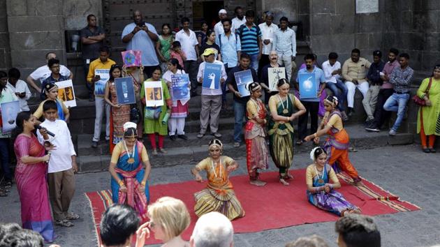 Students perform ‘Bharatanatyam’ during a unique awareness programme ‘Jal Hosh’ at Shaniwarwada on Saturday.(HT PHOTO)