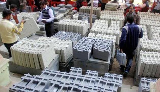 Polling official check election paraphernalia.(PTI file photo)
