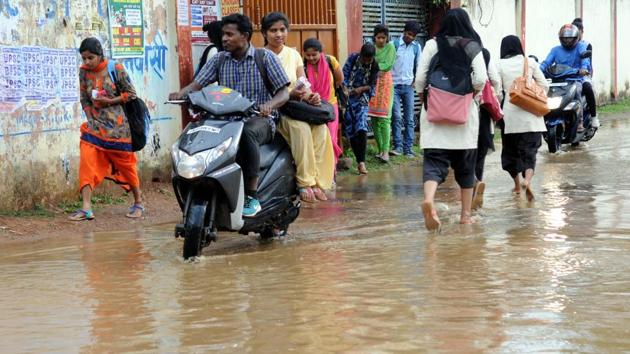After light showers on Thursday, the city can expect another spell of rain on March 19 and 20, according to officials of the India Meteorological Department (IMD). (Photo by Diwakar Prasad/ Hindustan Times )(Diwakar Prasad/ Hindustan Times)