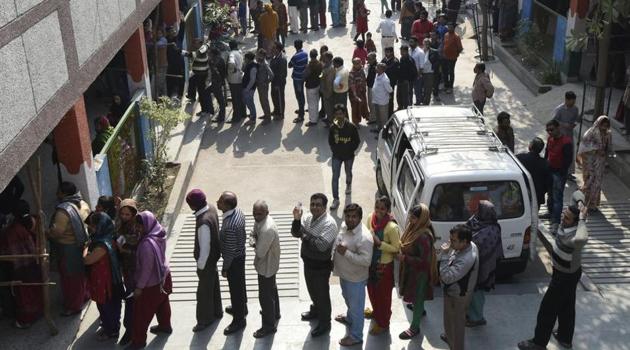 People waiting in a queue to cast their vote during the Delhi Assembly Elections in 2015.(HT file photo)