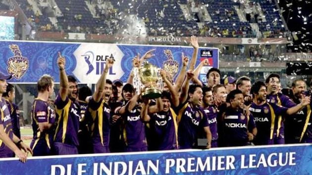 Kolkata Knight Riders with the IPL trophy.(HT Photo)