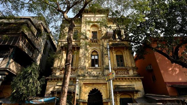 A view of Baptist Mission Students Hall in Kolkata. India’s first urban hostels called messbaris flourished in the city in the 20th century. By early 1900s, they were housing thousands of young men who had headed to rapidly industrialising Bengal. Messbaris still around have accumulated years of neglect. But thanks to movies set in these buildings and heritage initiatives, efforts are now being made to revive them. (Arijit Sen / HT Photo) A view of Baptist Mission Students Hall in Kolkata. India’s first urban hostels called messbaris flourished in the city in the 20th century. By early 1900s, they were housing thousands of young men who had headed to rapidly industrialising Bengal. Messbaris still around have accumulated years of neglect. But thanks to movies set in these buildings and heritage initiatives, efforts are now being made to revive them. (Arijit Sen / HT Photo)