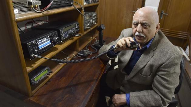 Rahul Kapoor speaks to a fellow ‘ham’ at his residence at Surya Niketan in New Delhi. Kapoor, 69, is part of Delhi’s small community of amateur radio buffs or hams, thriving even in this age of the internet. While Bangalore is known as India’s capital of ham radio — hailed as the first true social networking — Delhi too has hams, who have set up amateur radio stations or ‘shacks’ at their homes. (Sanjeev Verma / HT Photo) Rahul Kapoor speaks to a fellow ‘ham’ at his residence at Surya Niketan in New Delhi. Kapoor, 69, is part of Delhi’s small community of amateur radio buffs or hams, thriving even in this age of the internet. While Bangalore is known as India’s capital of ham radio — hailed as the first true social networking — Delhi too has hams, who have set up amateur radio stations or ‘shacks’ at their homes. (Sanjeev Verma / HT Photo)