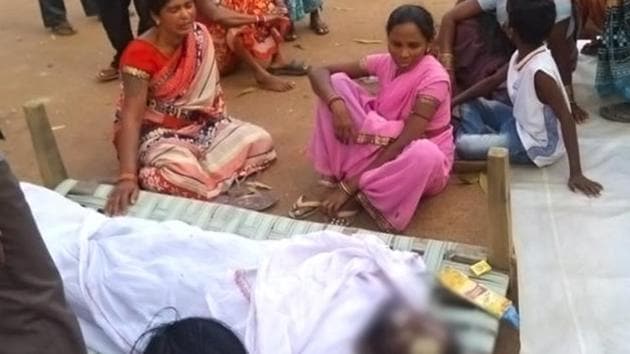 A Dalit villager living near Vedanta’s refinery in Lanjigarh was killed and a guard of Odisha Industrial Security Force (OISF) charred to death when protesting locals clashed with police.(HT PHOTO)