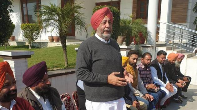 Congress leader Jasbir Dimpa addressing workers at Khadoor Sahib in district Tarn Taran on Tuesday.(HT Photo)