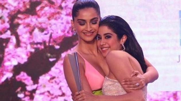 Janhvi Kapoor and Sonam Kapoor both won awards at the Hello Hall of Fame ceremony.