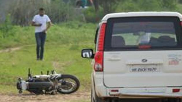 Three unidentified men armed with a countrymade pistol attacked a 36-year-old person in Sector 90, robbed him of Rs 1,500 and snatched his motorcycle, police said on Monday. (Photo by Parveen Kumar/Hindustan Times)(HT Photo)
