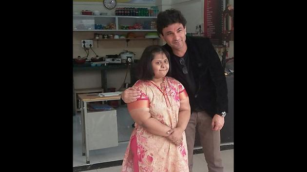 Exercising her inherent right to participate in society as an individual, Aditi’s efforts have also brought her accolades and recognition. She’s spoken at public events and been invited to forums to share her story. Celebrated chef and restaurateur Vikas Khanna dropped by Aditi’s Corner in September 2018. (HT Photo) Exercising her inherent right to participate in society as an individual, Aditi’s efforts have also brought her accolades and recognition. She’s spoken at public events and been invited to forums to share her story. Celebrated chef and restaurateur Vikas Khanna dropped by Aditi’s Corner in September 2018. (HT Photo)