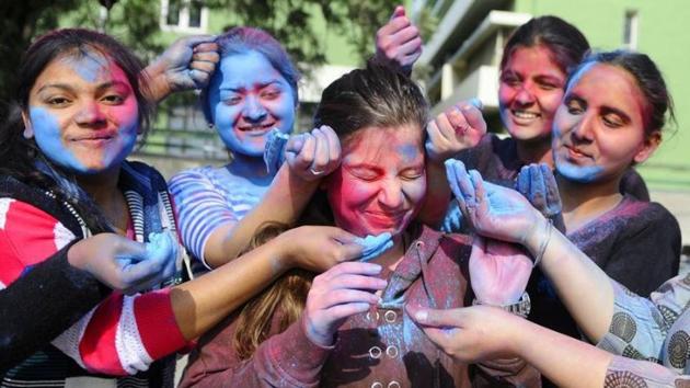 Choti Holi is when Holika Dahan takes place (the burning of Holika).(Anil Dayal/Hindustan Times)