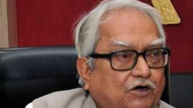 Left Front chairman Biman Bose’s 24-hour deadline to the Congress to withdraw its candidates in Raiganj and Murshidabad.which the Left won in 2014 has thrown a spanner in the seat sharing talks,(PTI FILE PHOTO)