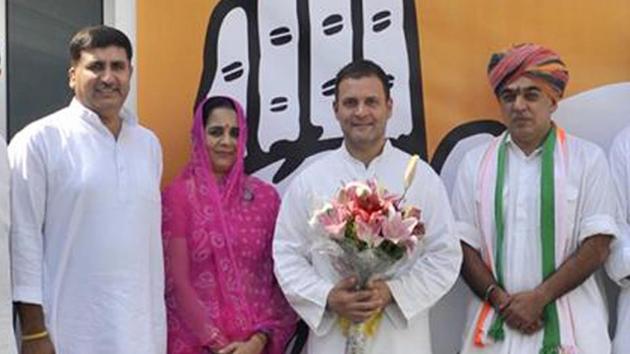 Manvendra singh(right) with AICC president Rahul Gandhi and state Congress leader Harish Choudhary (LEFT)after joining Congress party , in October 2018.(HT File Photo)