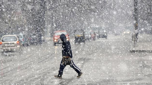 Kashmir, including Srinagar city, received fresh snowfall -- a rare occurrence in March in recent years -- as overnight rainfall caused water logging in many parts of the capital. Heavy rainfall in plains and snowfall in higher reaches began during the night and continued till around noon Wednesday, a MET department official said. Srinagar received moderate snowfall for nearly two hours. (Waseem Andrabi / HT Photo) Kashmir, including Srinagar city, received fresh snowfall -- a rare occurrence in March in recent years -- as overnight rainfall caused water logging in many parts of the capital. Heavy rainfall in plains and snowfall in higher reaches began during the night and continued till around noon Wednesday, a MET department official said. Srinagar received moderate snowfall for nearly two hours. (Waseem Andrabi / HT Photo)