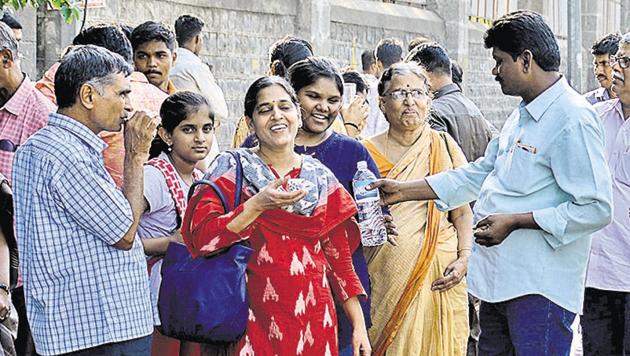 Relatives, friends of Varavara Rao, including his daughter Annalla (red suit), wait outside the court on Tuesday. (Milind Saurkar/HT PHOTO) Relatives, friends of Varavara Rao, including his daughter Annalla (red suit), wait outside the court on Tuesday. (Milind Saurkar/HT PHOTO)