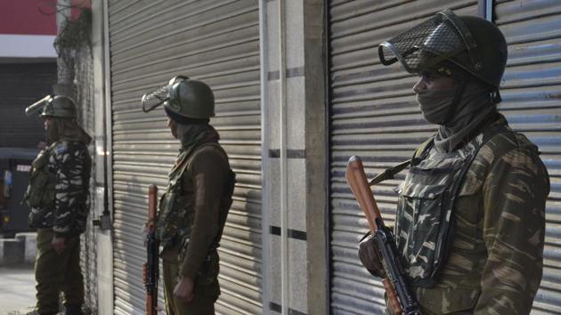 Central Reserve Police Force (CRPF) personnel stand guard outside a closed market area in central Srinagar .(ANI) Central Reserve Police Force (CRPF) personnel stand guard outside a closed market area in central Srinagar .(ANI)