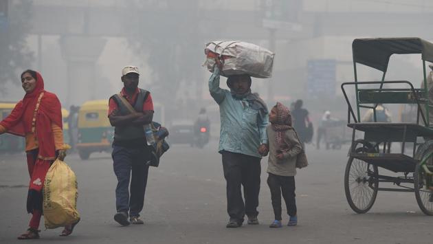 A family carries belongings while looking for a rickshaw amid heavy smog in New Delhi. Air pollution kills more than a million Indians every year, according to a study by Lancet Planetary Health, and Delhi regularly exceeds World Health Organisation (WHO) air quality limits. But for Ramavtar Singh there is no escape: like many of the city’s poorest, he eats, sleeps, and works outside. (Prakash Singh / AFP) A family carries belongings while looking for a rickshaw amid heavy smog in New Delhi. Air pollution kills more than a million Indians every year, according to a study by Lancet Planetary Health, and Delhi regularly exceeds World Health Organisation (WHO) air quality limits. But for Ramavtar Singh there is no escape: like many of the city’s poorest, he eats, sleeps, and works outside. (Prakash Singh / AFP)