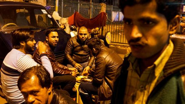 Patrons at a roadside eatery in Old Delhi. “The rich and the poor have to breathe the same poisonous air. But the poor are more exposed to pollution,” explained Sunil Dahiya, a campaigner for Greenpeace India. He added: “Most of the time, they don’t even know the effects the toxic air is having on their health. Poor communities are definitely at the losing end.” (Chandan Khanna / AFP) Patrons at a roadside eatery in Old Delhi. “The rich and the poor have to breathe the same poisonous air. But the poor are more exposed to pollution,” explained Sunil Dahiya, a campaigner for Greenpeace India. He added: “Most of the time, they don’t even know the effects the toxic air is having on their health. Poor communities are definitely at the losing end.” (Chandan Khanna / AFP)