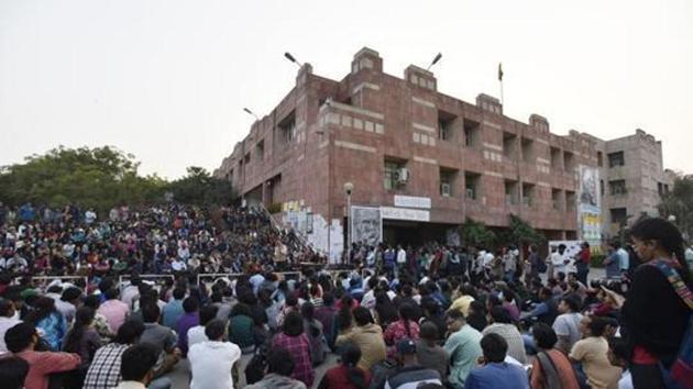 The Delhi high court on Wednesday put in abeyance an order of the Jawaharlal Nehru University (JNU) executive council barring office-bearers of the JNU student’s Union (JNUSU) from attending meetings of various schools and courses because they did not provide separate bills of their individual expenses during the student union polls. (Photo by Sanjeev Verma/ Hindustan Times)(Hindustan Times)