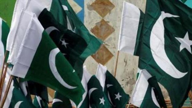 Pakistani national flags for sale along a road in Karachi.(Reuters/Representative image)