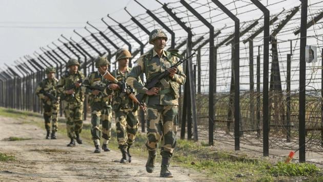 An Army soldier was killed when Pakistan violated ceasefire by heavily shelling forward areas and posts with mortar bombs along the Line of Control in Jammu and Kashmir’s Rajouri district Thursday, officials said. Pakistani troops violated ceasefire in Keri belt of Sunderbani sector this morning, they said. (PTI File) An Army soldier was killed when Pakistan violated ceasefire by heavily shelling forward areas and posts with mortar bombs along the Line of Control in Jammu and Kashmir’s Rajouri district Thursday, officials said. Pakistani troops violated ceasefire in Keri belt of Sunderbani sector this morning, they said. (PTI File)