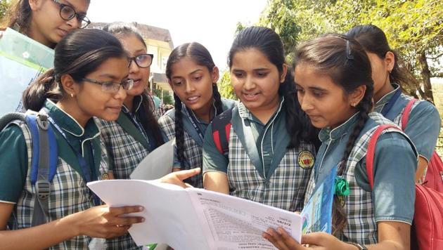 Students discussing question paper after writing exam of Chemistry CBSE class12th at Jawahar Lal Nehru H S school in Bhopal, on March 12. (HT File Photo) Students discussing question paper after writing exam of Chemistry CBSE class12th at Jawahar Lal Nehru H S school in Bhopal, on March 12. (HT File Photo)