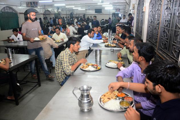 Students complained of finding worms in food being served to them at the SPPU refectory on March 19.(Shankar Narayan/HT PHOTO)