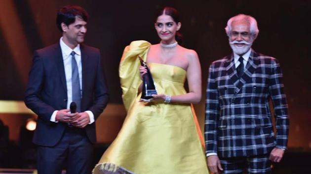 Sonam Kapoor with FDCI chariman, Mr. Sunil Sethi Sonam Kapoor with FDCI chariman, Mr. Sunil Sethi