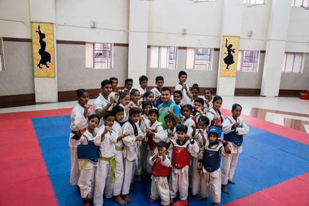 In a Chembur slum, onetime resident and taekwondo champ Jaydeep Kadam gives kids a fighting chance at success(HT PHOTO)