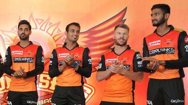 Sunrisers Hyderabad cricket team vice captain Bhuvaneshwar Kumar (L) and teammate David Warner (2R) pose with other players during a press conference in Hyderabad(AFP)