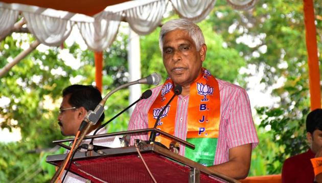 Prakash Mishra, former Director General of CRPF at a function where he joined the BJP in Bhubaneswar on Sunday.(HT PHOTO) Prakash Mishra, former Director General of CRPF at a function where he joined the BJP in Bhubaneswar on Sunday.(HT PHOTO)
