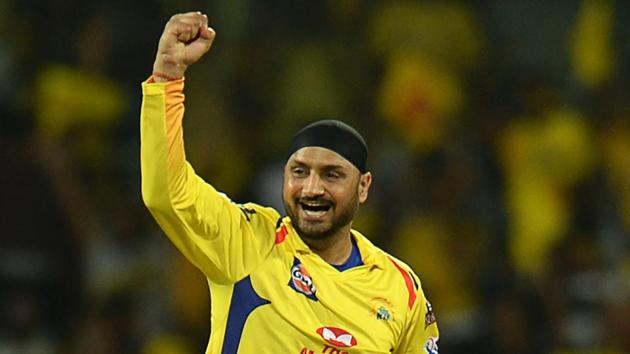 Chennai Super Kings cricketer Harbhajan Singh celebrates a wicket of Royal Challengers Bangalore's Virat Kohli.(AFP) Chennai Super Kings cricketer Harbhajan Singh celebrates a wicket of Royal Challengers Bangalore's Virat Kohli.(AFP)