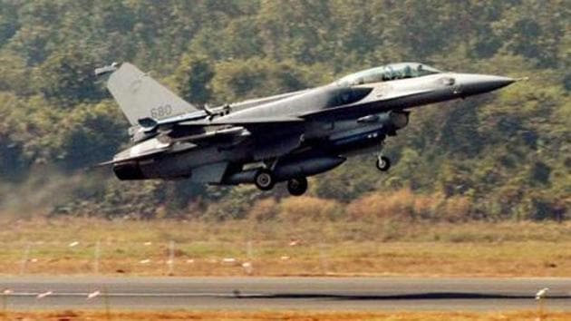 A top expert with the Chinese defence forces has said it wasn’t Pakistan Air Force’s (PAF) US-made F-16 that shot down India’s MiG-21 Bison during last month’s dogfight .(HT Photo)