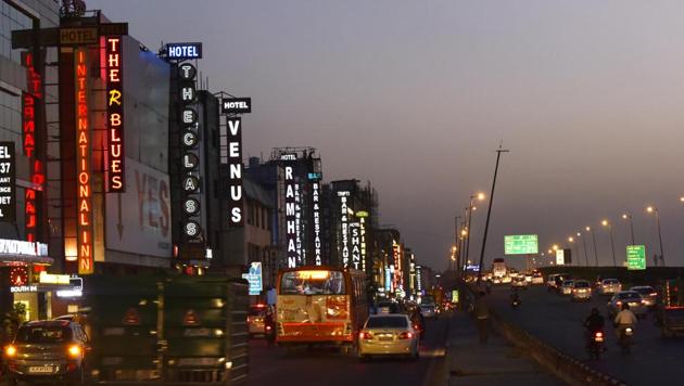 About 275 guest houses and hotels operate from Mahipalpur along National Highway-8. (Vipin Kumar/HT PHOTO) About 275 guest houses and hotels operate from Mahipalpur along National Highway-8. (Vipin Kumar/HT PHOTO)