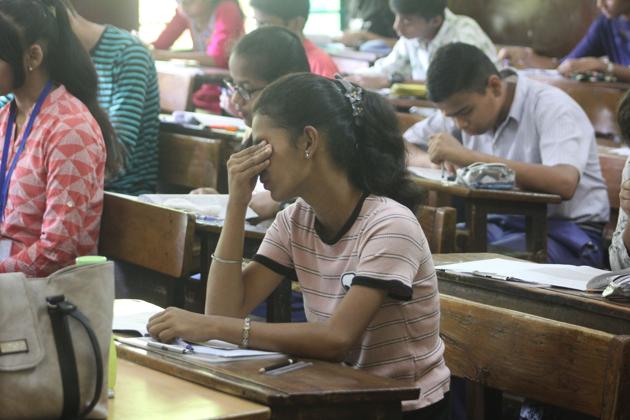 While 3.83 lakh students from Mumbai division took the SSC exam this year, 3.35 lakh took the HSC exams.(HT FILE)