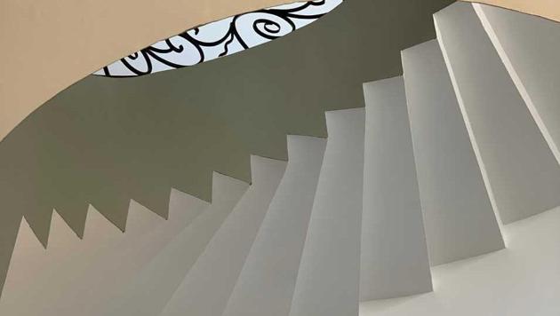 You can let your eyes trace the entire three-storey route from the ground floor, with steps ascending in soft rounded angles. You can let your eyes trace the entire three-storey route from the ground floor, with steps ascending in soft rounded angles.