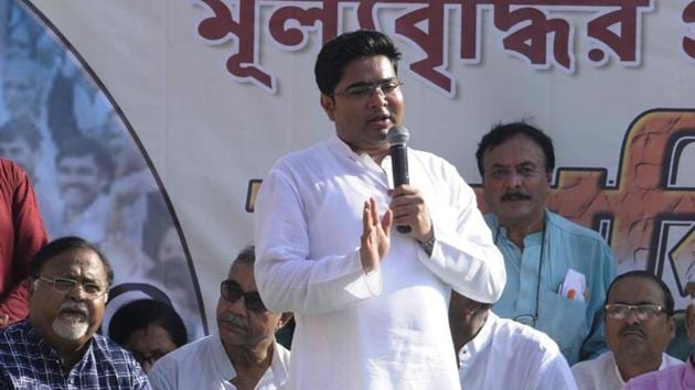 The Election Commission (EC) on Monday sought a report on the alleged fight at the Kolkata airport after Trinamool Congress lawmaker Abhishek Banerjee’s wife reportedly prevented customs officials from checking her check-in baggage upon landing from abroad.(HT File Photo)