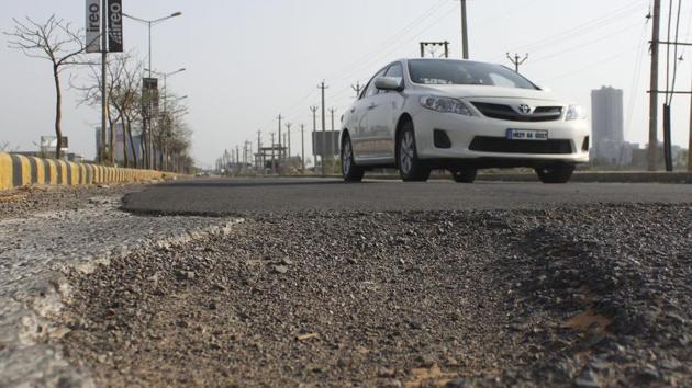 The pothole in an unnamed road near Sector 58, which connects Kadarpur and Golf Course Extension Road, that lead to an accident on Saturday evening, in Gurugram on Sunday. (Yogendra Kumar/HT PHOTO) The pothole in an unnamed road near Sector 58, which connects Kadarpur and Golf Course Extension Road, that lead to an accident on Saturday evening, in Gurugram on Sunday. (Yogendra Kumar/HT PHOTO)