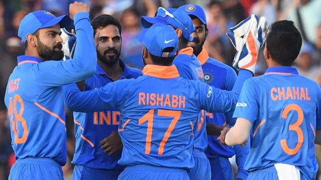 India cricketer Bhuvneshwar Kumar (2L) celebrates the wicket of Australia cricket captain Aaron Finch.(AFP)