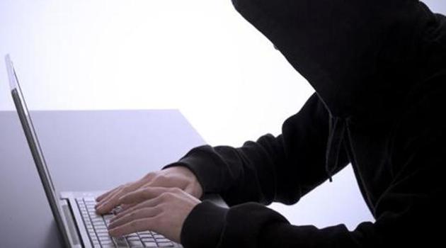 Dahisar police have registered a case against two women cyber-fraudsters for cheating a 66-year-old man of Rs 9.5 lakh after befriending him on Facebook.(File Photo) Dahisar police have registered a case against two women cyber-fraudsters for cheating a 66-year-old man of Rs 9.5 lakh after befriending him on Facebook.(File Photo)