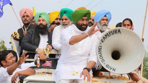 Punjab Ekta Party president Sukhpal Singh Khaira along with other leaders during a road show in Bathinda.(HT Photo)
