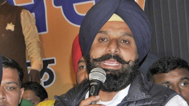 Bikram Singh Majithia (with mike), along with other Shiromani Akali Dal leaders, welcomed some former village heads into the party fold on Sunday, March 24, 2019.(HT Photo)