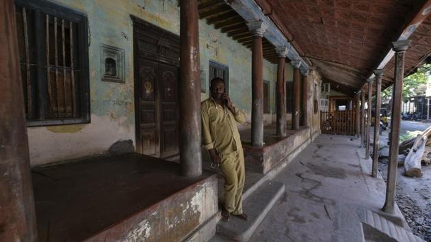 The two sides of the canal have starkly different characters. The Tamil side is busy, congested and much more modern. Time has changed it more than the ‘white town’. There are a handful of old Tamil houses, with their sitting-out area, wooden pillars and courtyards. But they are so scattered, lost even, among modern houses that it’s difficult to get a sense of an old town here. (Biplov Bhuyan / HT Photo) The two sides of the canal have starkly different characters. The Tamil side is busy, congested and much more modern. Time has changed it more than the ‘white town’. There are a handful of old Tamil houses, with their sitting-out area, wooden pillars and courtyards. But they are so scattered, lost even, among modern houses that it’s difficult to get a sense of an old town here. (Biplov Bhuyan / HT Photo)
