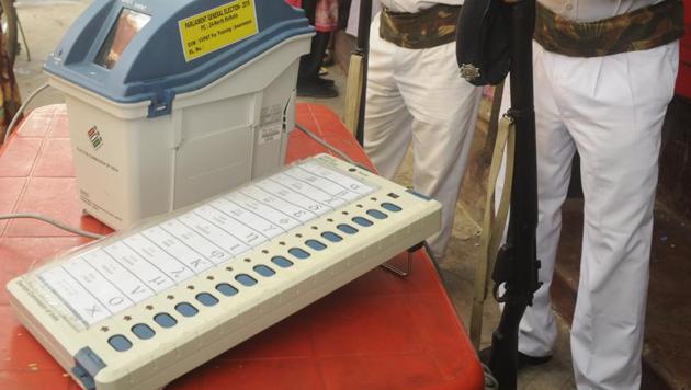 An EVM (Electronic Voting Machine) and VVPAT (Voter Verifiable Paper Audit Trail), near Shyambazar AV School, in Kolkata, West Bengal on March 19. (HT File Photo) An EVM (Electronic Voting Machine) and VVPAT (Voter Verifiable Paper Audit Trail), near Shyambazar AV School, in Kolkata, West Bengal on March 19. (HT File Photo)