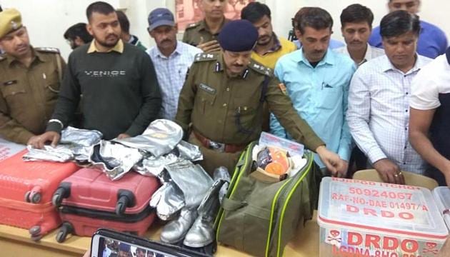 Jaipur police showing the radioactive suit and paraphernalia recovered from the accused. (HT Photo) Jaipur police showing the radioactive suit and paraphernalia recovered from the accused. (HT Photo)