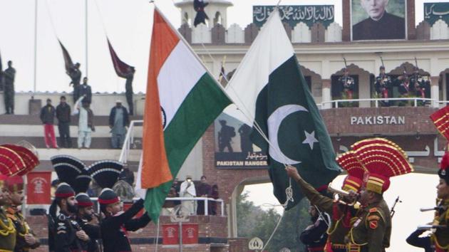 Border Security Force personnel and Pakistan Rangers lower flags during the retreat ceremony at the Border near Amritsar. (Sameer Sehgal/HT photo) Border Security Force personnel and Pakistan Rangers lower flags during the retreat ceremony at the Border near Amritsar. (Sameer Sehgal/HT photo)
