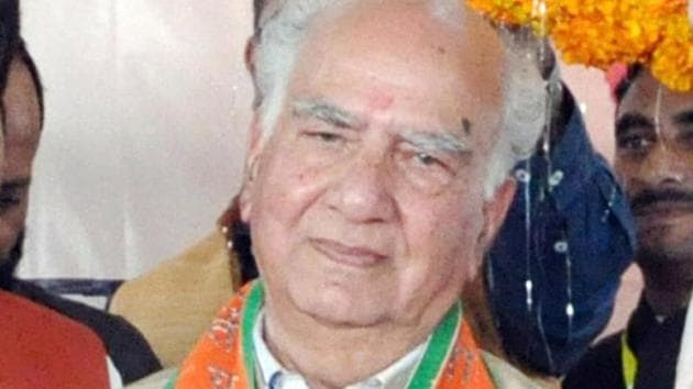 Senior BJP leader Shanta Kumar says he will contest for party candidates in Himachal Pradesh for the Lok Sabha elections.(HT File Photo)