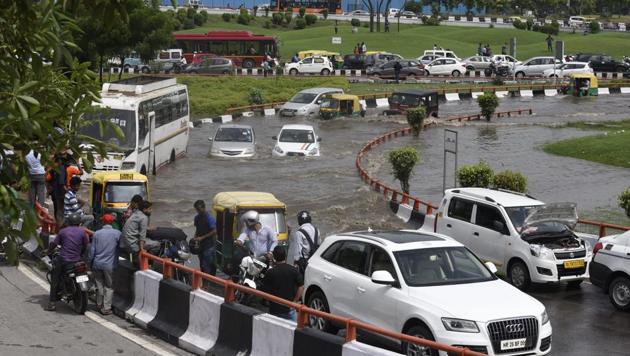 The Delhi government had, in February, sanctioned Rs 50.3 crore for the street-scaping of the stretch between AIIMS and Ashram crossing.(Sanjeev Verma/HT File Photo)