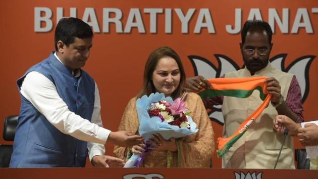 Jaya Prada joins BJP in New Delhi on Tuesday.(Mohd Zakir/HT Photo)
