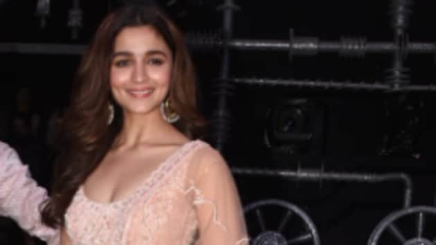 Alia Bhatt look gorgeous in an embroidered Anita Dongre outfit.(Varinder Chawla)