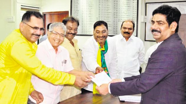 Prakash Ambedkar (second from left) filed his nomination from Solapur constituency on Monday.(HT PHOTO)